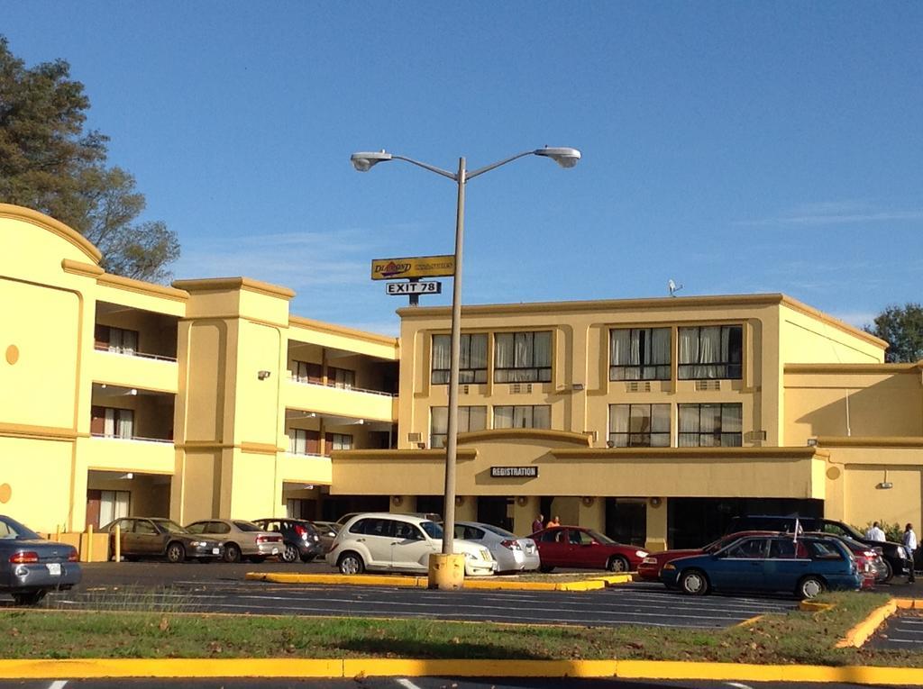 Diamond Inn & Suites Richmond Exterior photo