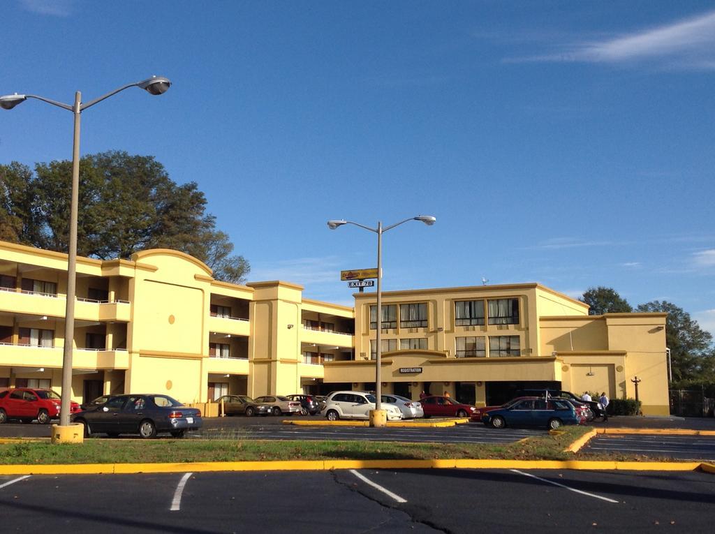 Diamond Inn & Suites Richmond Exterior photo