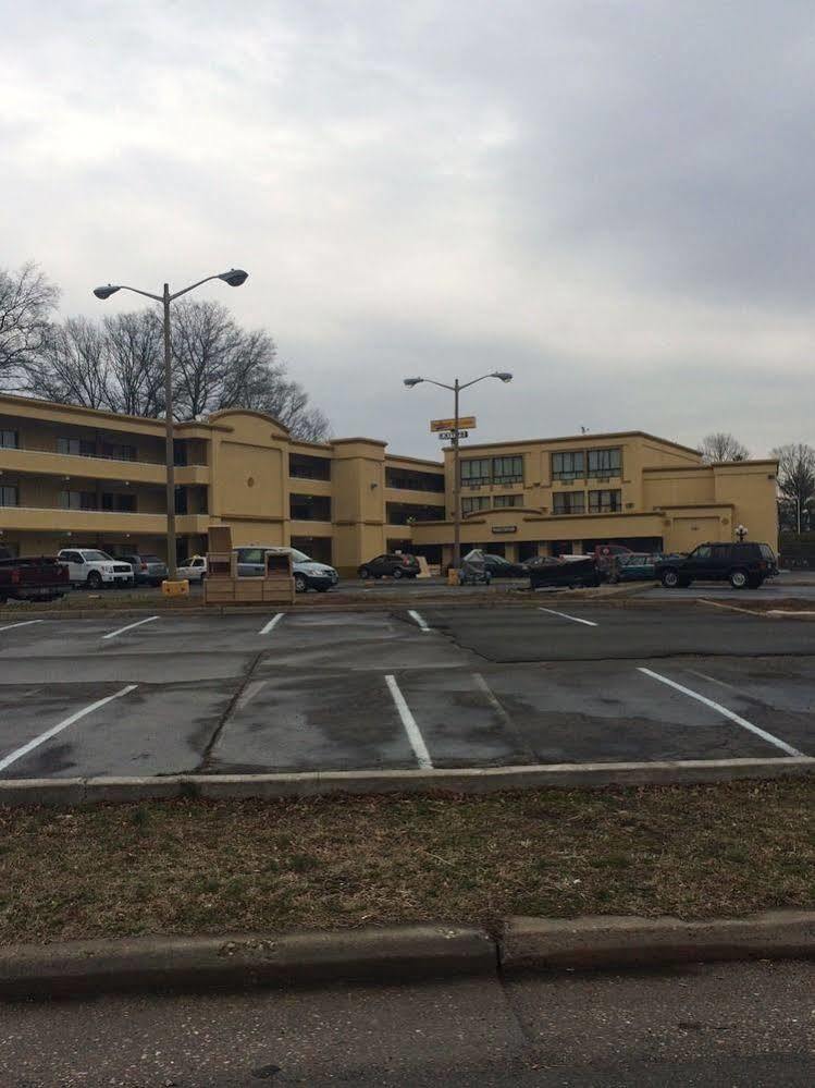 Diamond Inn & Suites Richmond Exterior photo